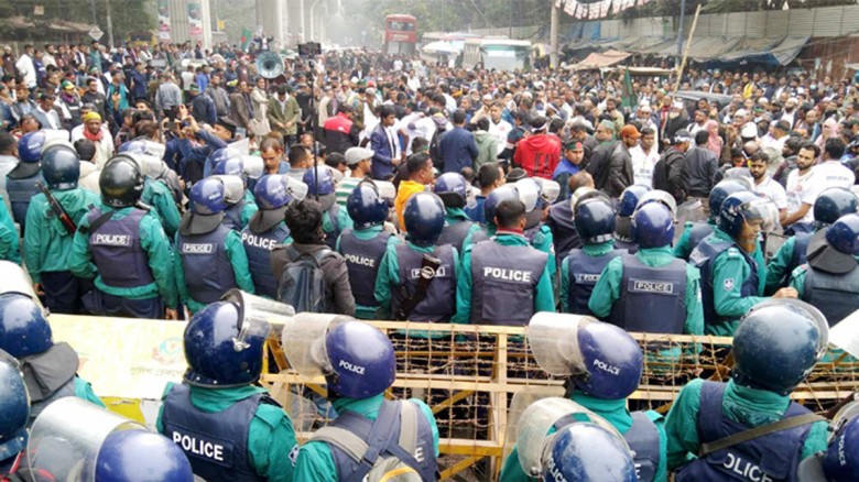বিডিআর বিদ্রোহ: তিন দাবিতে যমুনায় পদযাত্রা...