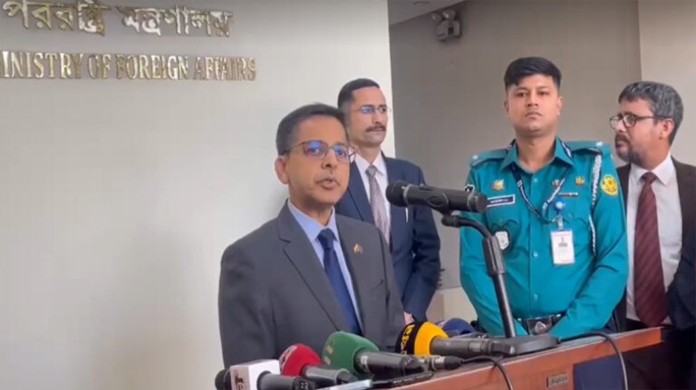 সীমান্তে উত্তেজনা: ভারতের হাইকমিশনারকে তলব করে ব্য...