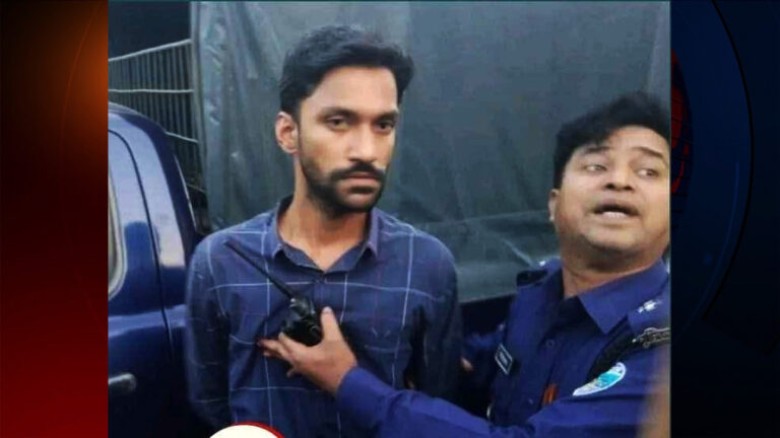 কুবিতে ছাত্রলীগ নেতাকে গণপিটুনি শেষে পুলিশে দিল শি...