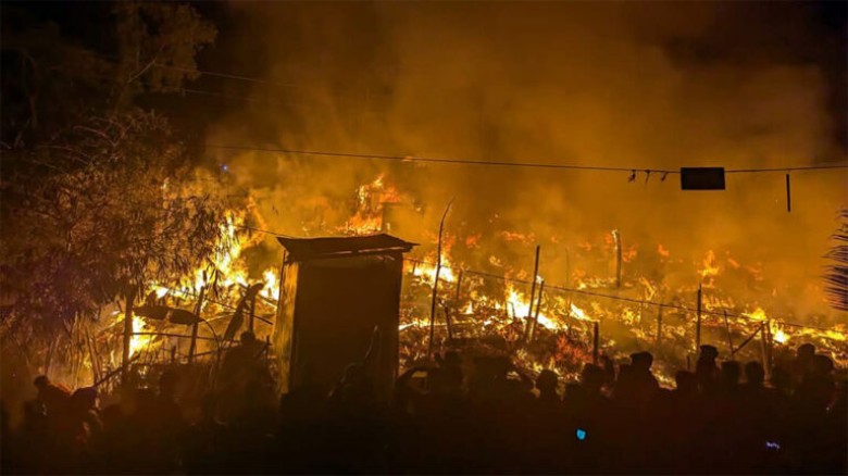 রোহিঙ্গা ক্যাম্পে আগুনে শিশুর মৃত্যু, পুড়লো শতাধি...