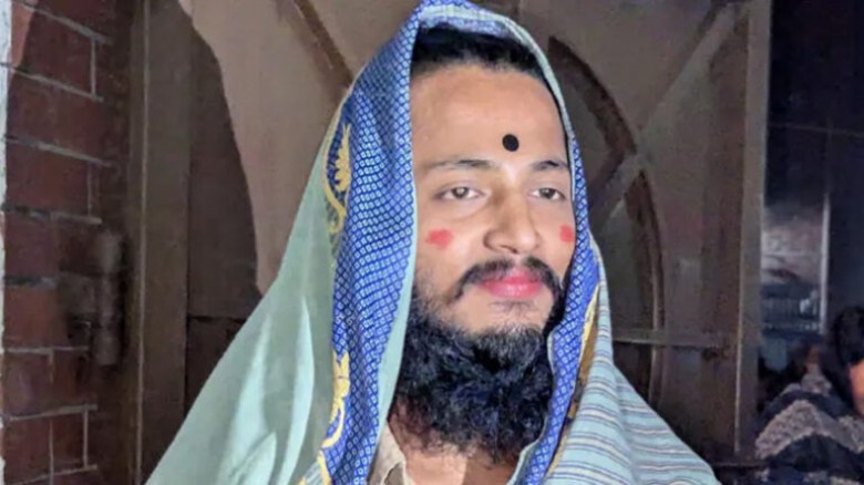 জাবিতে নারী সাজিয়ে বহিরাগত যুবককে হলে নেয়া সেই ছাত...