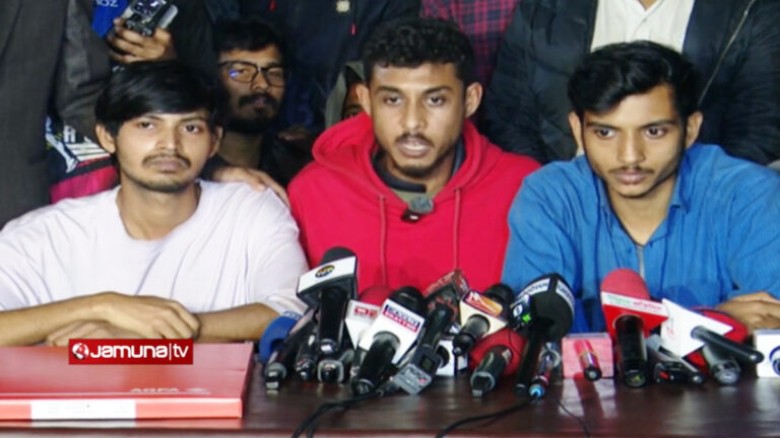বৈষম্যবিরোধী ছাত্রদের কার্যালয়ে মারামারি: বাংলামোট...
