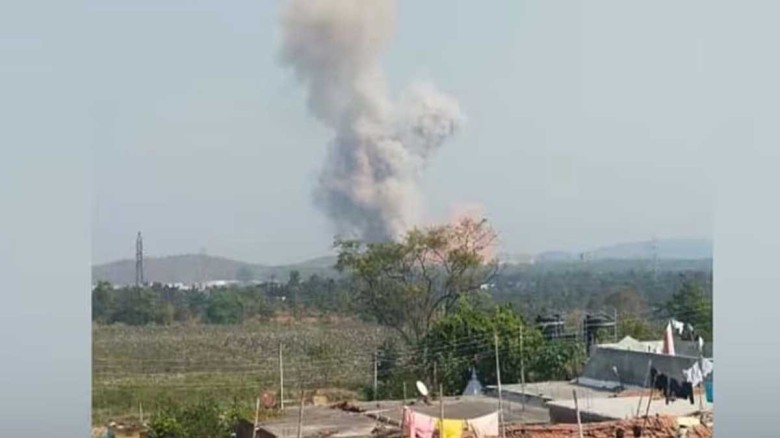 ভারতে অস্ত্র কারখানায় ভয়াবহ বিস্ফোরণ, নিহত অন্তত ৮...