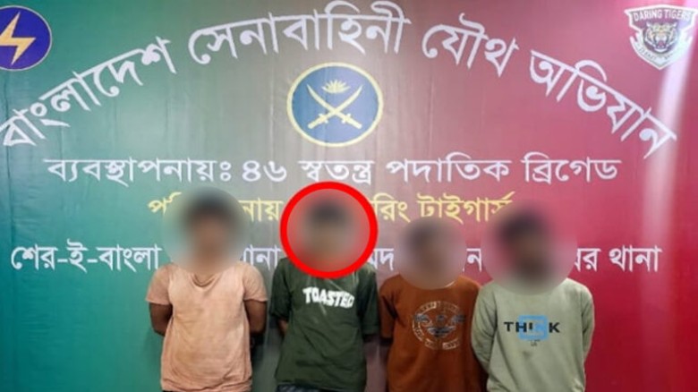 ঢাকা উদ্যান থেকে ‘কব্জিকাটা’ আনোয়ারের সহযোগীসহ গ্র...
