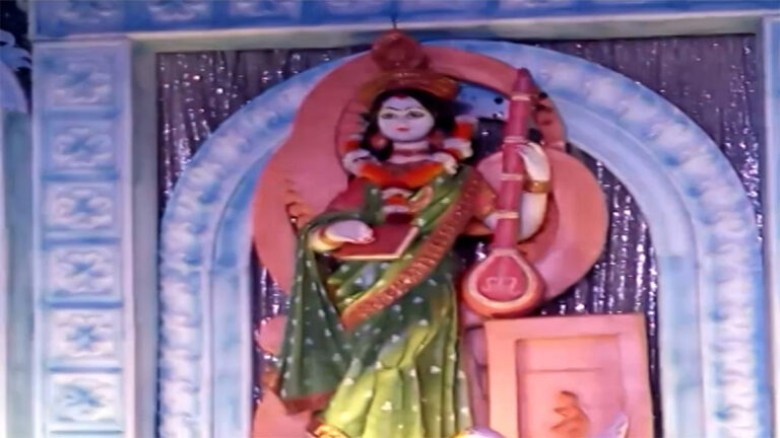 আজ সরস্বতী পূজা, সারাদেশে চলছে বিদ্যার দেবীর আরাধন...