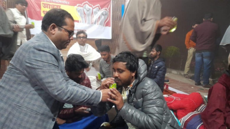 উপাচার্যের আশ্বাসে অনশন স্থগিত জাবি শিক্ষার্থীদের...