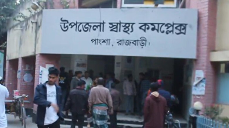রাজবাড়ীতে মোটরসাইকেলের নিয়ন্ত্রণ হা‌রি‌য়ে দুই য...