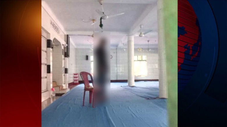মসজিদে গলায় ফাঁস