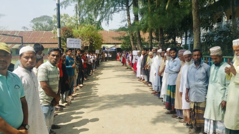 পটুয়াখালীতে শিক্ষককে হত্যার হুমকি পিপির, প্রতিবাদে...