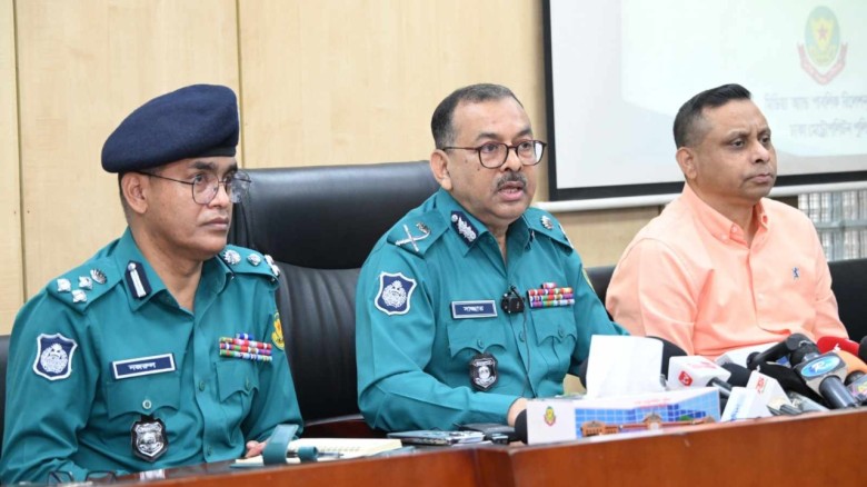 ডিএমপি কমিশনার বললেন, ঢাকায় যা ঘটছে তা ‘স্ট্রিট পে...