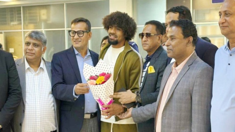 বাংলাদেশে পা রাখলেন হামজা চৌধুরী...