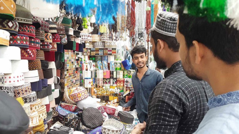 ঈদের আগে আতর-তসবিহ-টুপি কেনায় ধুম...