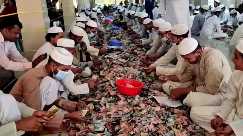 পাগলা মসজিদের ১১ দানবক্সে এবার মিললো রেকর্ড সোয়া ৯...