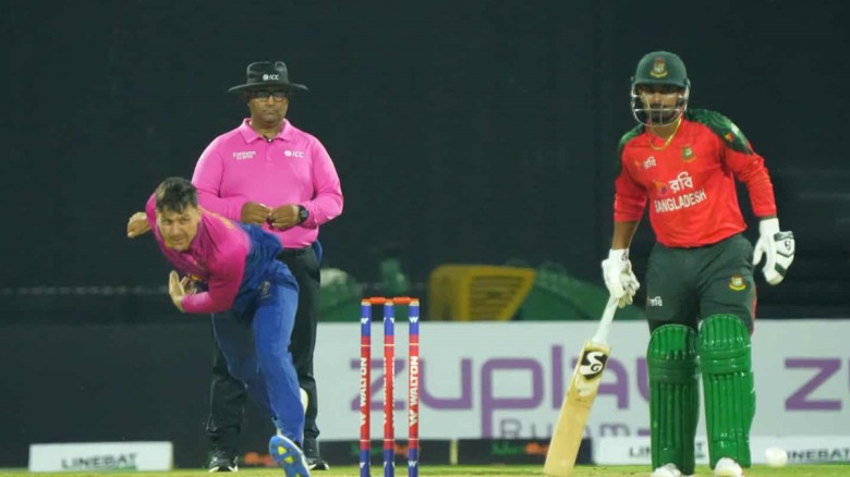 বাংলাদেশকে ২ উইকেটে হারালো আমিরাত...
