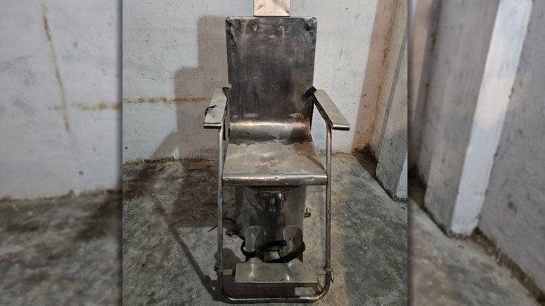 গোপন বন্দিশালায় বিশেষ যন্ত্র ব্যবহার করে চলতো নির...