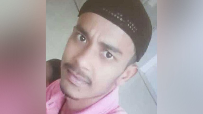 হঠাৎ স্ত্রীর ডিভোর্স লেটার পেয়ে যা করলেন স্বামী