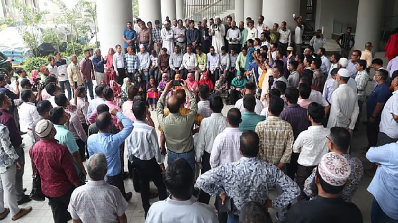 সচিবালয়ে কর্মচারীদের বিক্ষোভ গড়ালো ১৪তম দিনে...