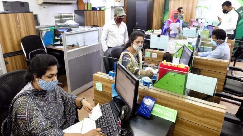 ব্যাংকে চাকরি, থাকছে না বয়সসীমা...