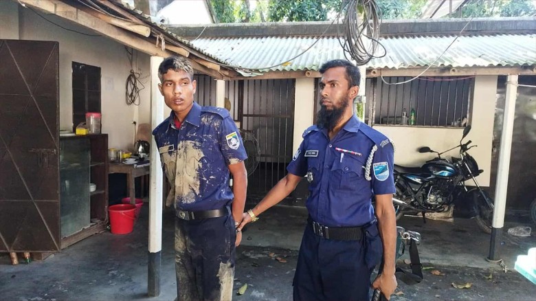 রাজবাড়ীর কালুখালীতে ভুয়া পু‌লিশ আটক...