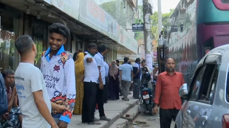 বাসের কাউন্টার বন্ধ