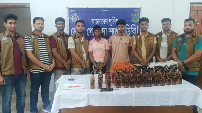 নাটোরে বিদেশি মদ ও ইয়াবাসহ আটক ২...