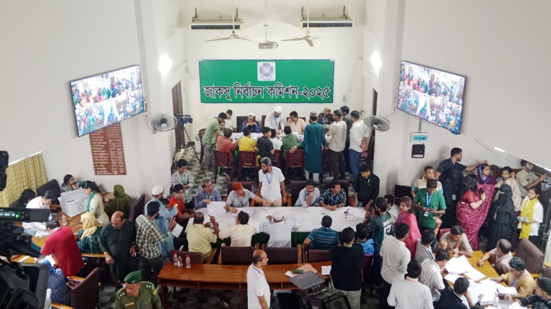 জাকসু নির্বাচনের ভোট গণনা এখনো চলছে, সন্ধ্যা ৭টায় ...