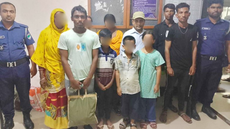 ভারতের চব্বিশ পরগণায় আটক ১০ জনকে বাংলাদেশে পাঠাল ব...