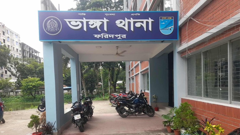 ভাঙ্গায় মহাসড়ক ও রেলপথ অবরোধের ঘটনায় ৯০ জনের না...