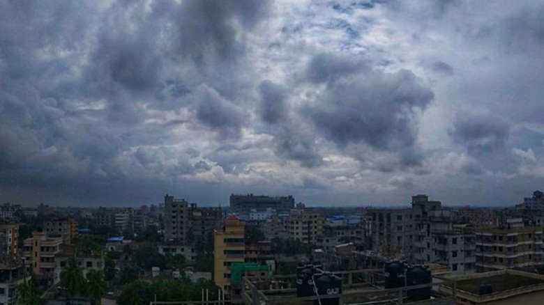 ঢাকার আকাশ মেঘলা, সন্ধ্যার মধ্যে আরও বৃষ্টির আভাস