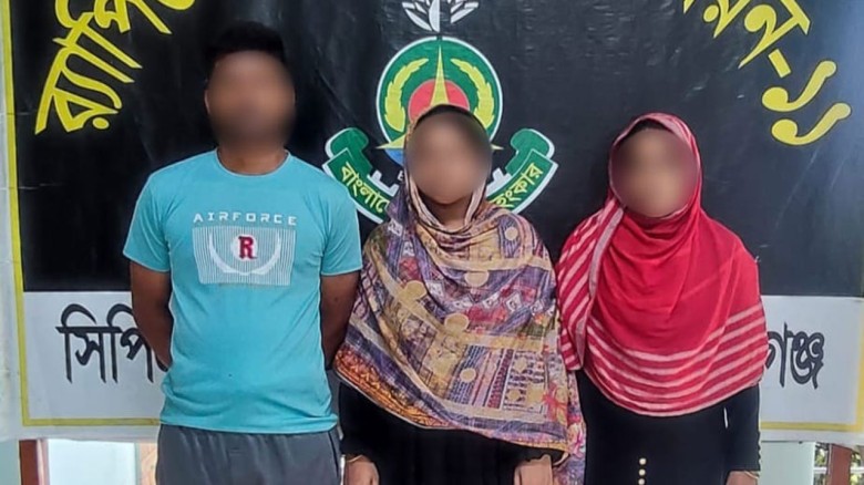 ভয় দেখিয়ে সাবেক স্ত্রীকে রাত্রিযাপনে বাধ্য করায়...