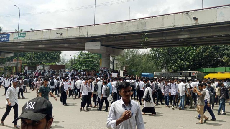 সাতরাস্তা মোড়ে কারিগরি শিক্ষার্থীদের অবরোধ,