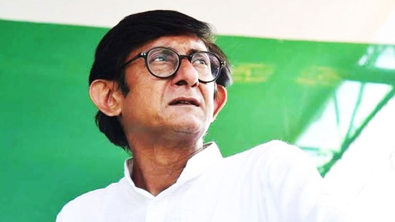 প্রয়াত মাকে টেনে কথা বলায় নিজেকে আর ধরে রাখতে পারি...