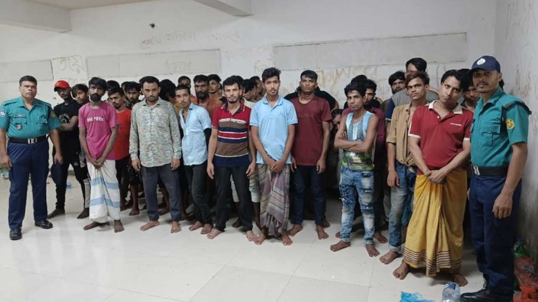 মোহাম্মদপুরের জেনেভা ক্যাম্পে অভিযানে গ্রেপ্তার ৪০...