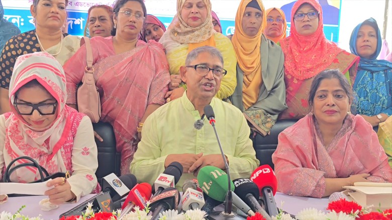 কিছু রাজনৈতিক দল গণতন্ত্রকে ব্যাহত করছে...