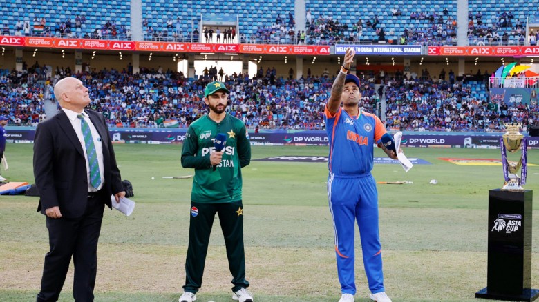 চিরপ্রতিদ্বন্দ্বী ভারত ও পাকিস্তান মুখোমুখি