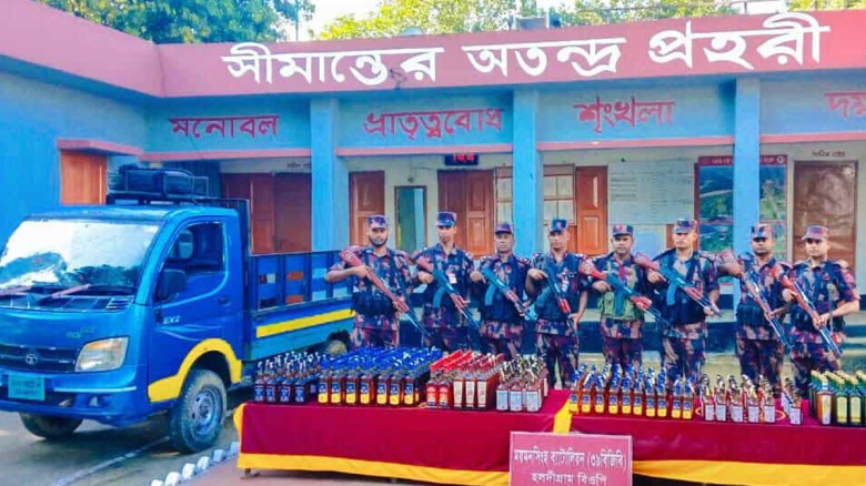 শেরপুর সীমান্তে পিকআপসহ মাদক ও ভারতীয় পণ্য আটক