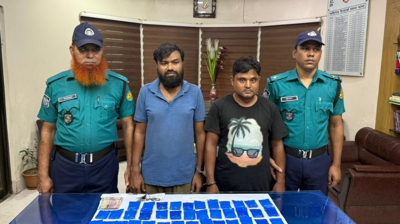চেকপোস্টে সিগন্যাল অমান্য, মোটরসাইকেল থামিয়েই মিলল...
