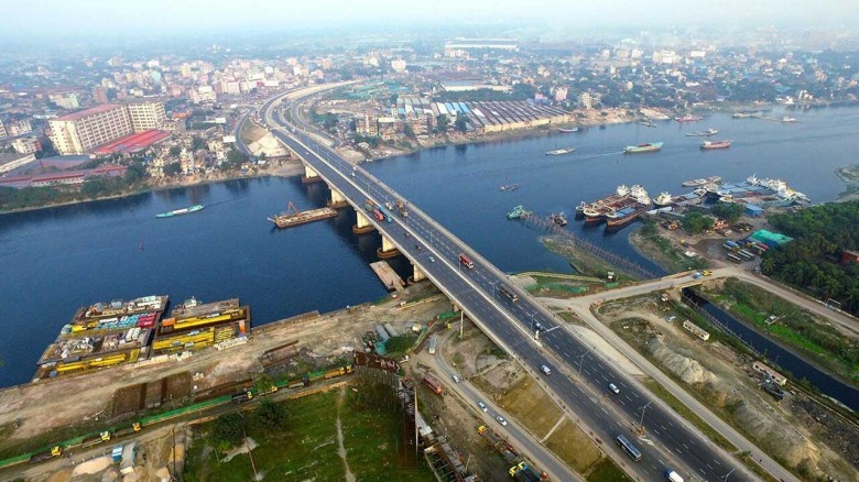 কাঁচপুর-সেতুতে-ট্রাক-দুর্ঘটনায়-দুই-চালক-নিহত