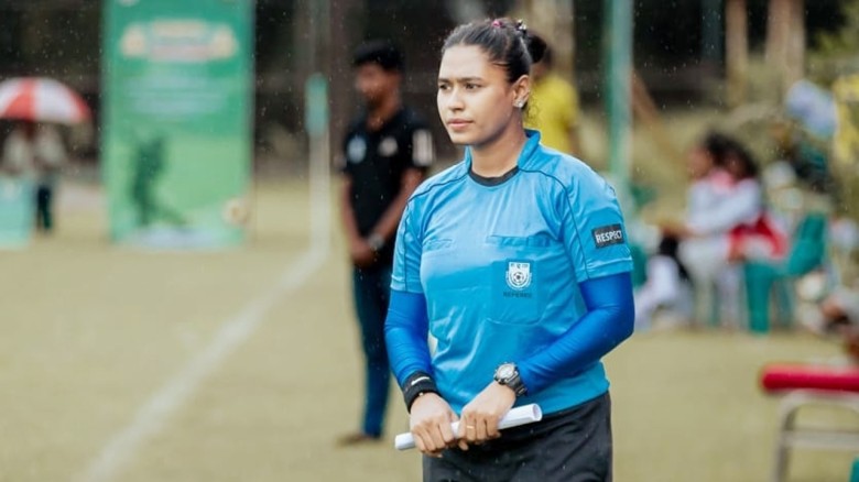 বাংলাদেশের দ্বিতীয় নারী ফিফা রেফারি তহুরা...