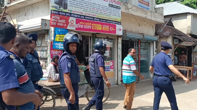 ফরিদপুরে ওসির অপসারণ চেয়ে মানববন্ধনের প্রস্তুতিকা...