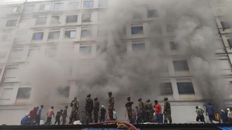 আশুলিয়ায় পোশাক কারখানার আগুন নিয়ন্ত্রণে...