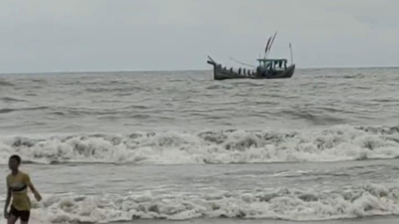 কুয়াকাটা সৈকতে ভেসে এলো অজ্ঞাত ব্যক্তির লাশ