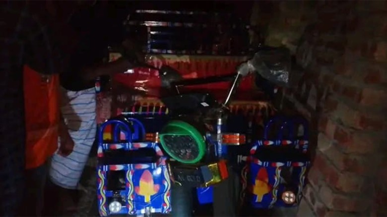 গাইবান্ধায় বাসের ধাক্কায় ভ্যানযাত্রী নিহত, আহত দ...