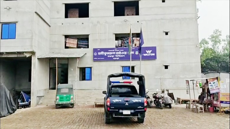সিরাজগঞ্জে পৃথক সড়ক দুর্ঘটনায় বাবা-মেয়েসহ ৩ জন নিহ...