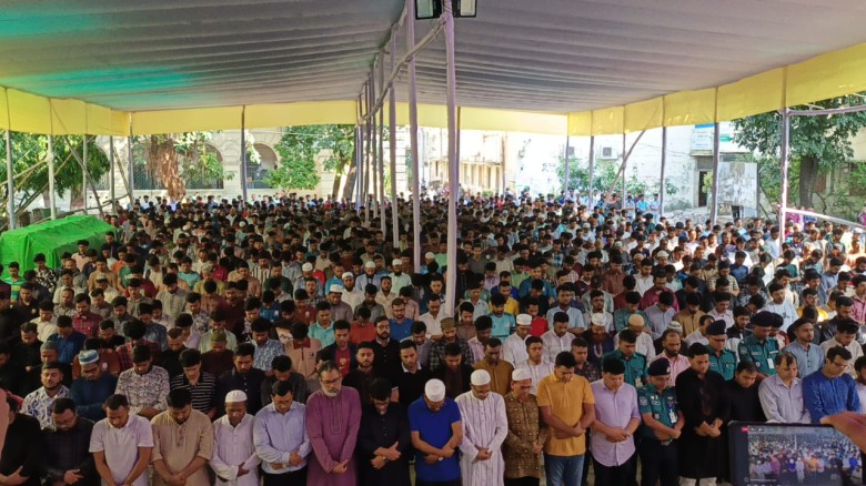 সহপাঠী-শিক্ষকদের অশ্রুসিক্ত নয়নে বিদায় জবি শিক্ষার্থী জুবায়েদের