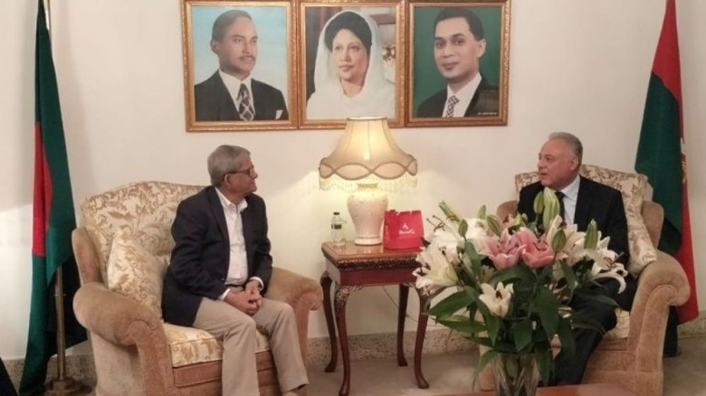 বিএনপি মহাসচিব মির্জা ফখরুল ইসলাম আলমগীর ও মিশর রাষ্ট্রদূত ওমর ফাহমি