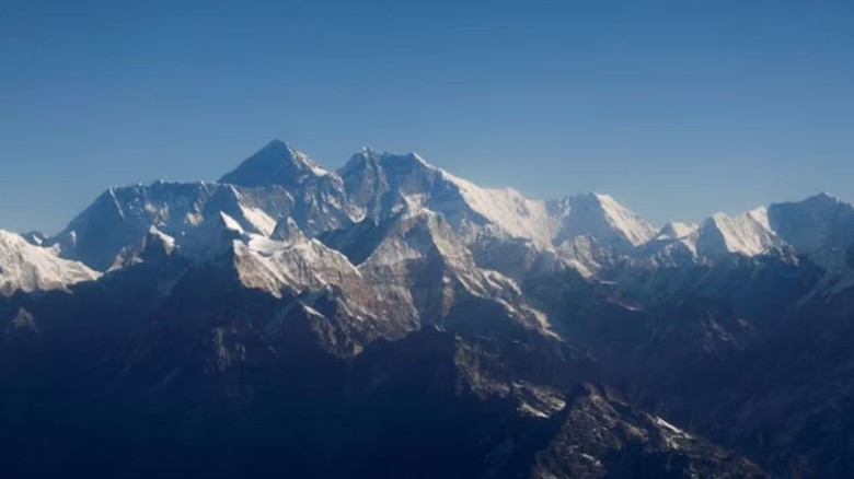 নেপালে তুষারধসে ৭ পর্বতারোহীর মৃত্যু