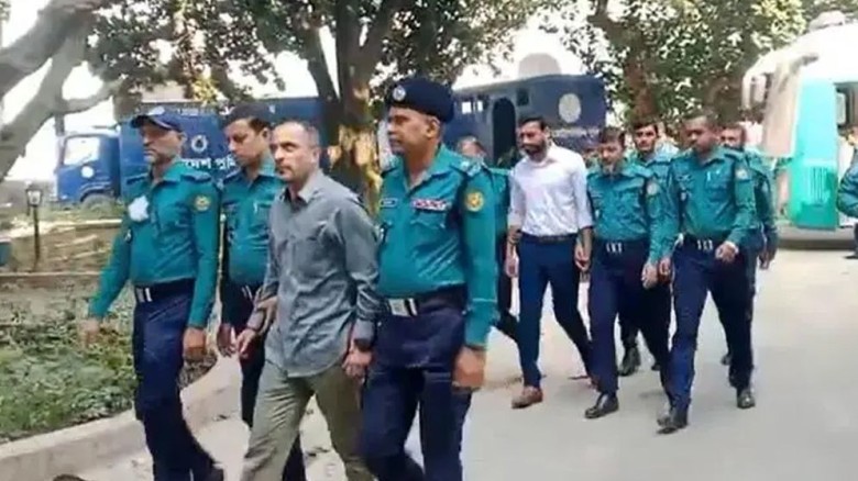 রামপুরায় ২৮ হত্যা: রেদোয়ানুলসহ ট্রাইব্যুনালে ২ সেন...