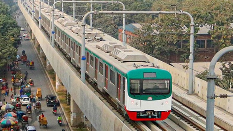 চাকরি বিধিমালা প্রণয়নের দাবিতে মেট্রোরেল কর্মচারীদ...