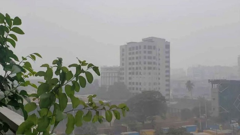 রাজধানীতে কুয়াশা মোড়ানো সকাল, পরিবর্তন আসবে না তাপমাত্রায়